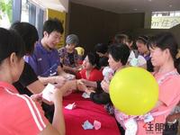 10月15日 大家在玩折纸船