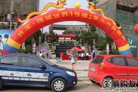 车队已经大摆长龙了