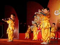9.9中秋业主联谊晚会 小业主表演双截棍