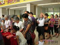 9.10 中秋活动 排队领奖