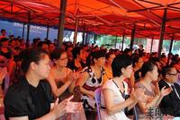 购房者挤满了开盘现场(9.10)