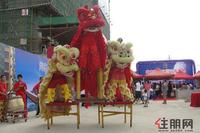 9月11日，三期4#楼盛大开盘，舞狮迎宾。