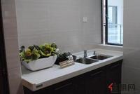 B1户型样板间之厨房里的盥洗台