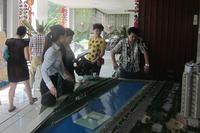 在水一方江景养生房为爱车加油