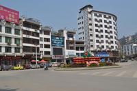 天娥花苑售楼部在东泉街转盘旁