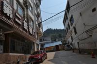 从这个巷子进入约300-400米即是