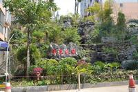 琅东花园小区入口处