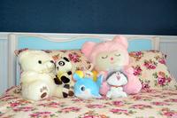 B栋D户型儿童房床上的娃娃摆设