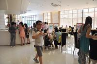 精心准备甜点供看房者享用