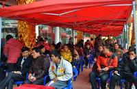 开盘前已有众多购房者在等候