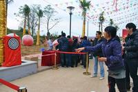 业主们在玩飞镖