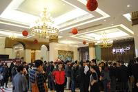 整个营销中心人头攒动