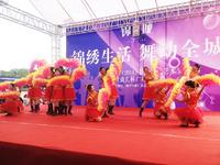 表演者们尽情表演