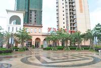 罗马公馆售楼部前广场