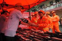 4.25华润在行动关爱环卫工人活动