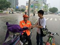 4.25华润在行动关爱环卫工人活动