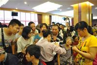 置业顾问忙得不可开交