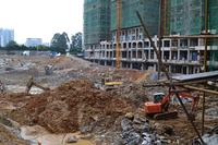 负二层停车场及地上公园建设中