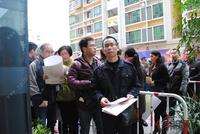 业主排队抢车位