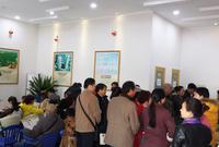 售楼部内气氛活跃