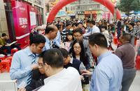 业主排队进场抢车位