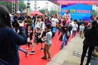 排队前往样板间