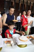 “我给爸爸妈妈做蛋糕”美国城6.1亲子活动圆满举行