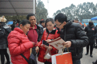 南俪5#楼开盘客户在选房等候区算置业表