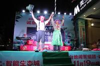 诙谐的小丑让笑声不断