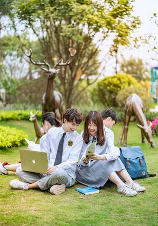 荣和·五象学府人物生活场景