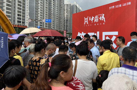 玉东四小封顶仪式现场