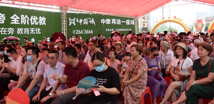 玉东四小封顶仪式现场