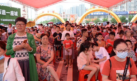 玉东四小封顶仪式现场