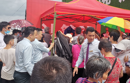 玉东四小封顶仪式现场