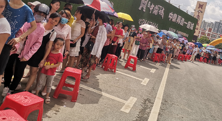 玉东四小封顶仪式现场