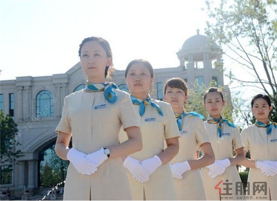 如果一个楼盘在硬件上非常优质,如果在管理方面不尽如人意,也只能沦为被人诟病的二流楼盘。防城港恒大御景湾携手恒大地产集团旗下国家一级资质物业——金碧物业,为业主提供365天24小时管家服务,为每一位业主量身定制五星级贴心物管服务。全天智能化安保措施,全方位尊崇生活的软性支持,为业主的舒适生活保驾护航。