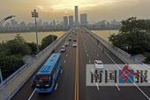 柳州文昌大桥"双向四车道"变为"双向五车道"