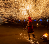 900年巴渝文化历史的火龙空降柳东夜空，你还在等什么！！