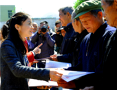 广西企业百万报刊进农村 开展“智慧扶贫”送报下乡活动