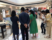 【贵港大唐世家】千人预约领取蟹礼的情景 ， 在万达展厅火热上演！