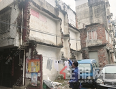 柳州荣军路一“半拉子工程”10年未收尾 附近多家住户墙面起泡脱落