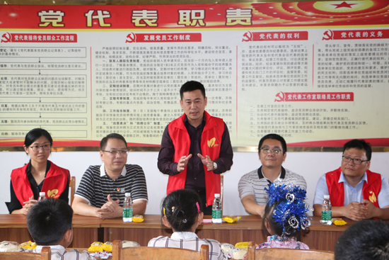 “梦想碧桂园 百城公益行”同一片蓝天 同一份快乐 关爱合浦大浪村、星岛湖珊瑚村贫困儿童活动.JPG