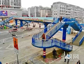 伴随20多年 柳州汽车南站人行天桥被拆了