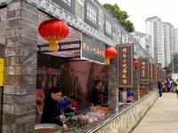 快来！玉林侬·元宵花灯庙会正式开始，适合逛吃逛吃~