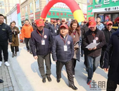 “送法进民企”活动在哈尔滨华南城举行 省委常委、政法委书记甘荣坤，副省长毕宝文参加志愿服务活动