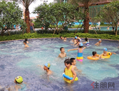 万昌·东方巴黎湖岸无边际泳池**开放，孩子们都玩嗨了！