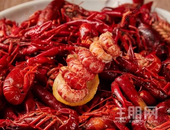 【夏日美食届C位】爆款小龙虾，满口生香！通建中天城带你一起燃爆夏日！