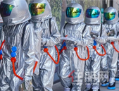 快快快快快快看........宇航员真真真真的来了！