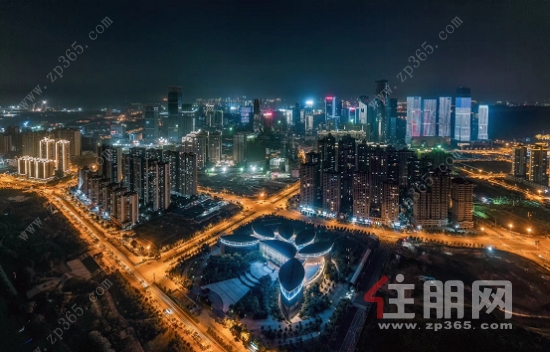 广源华府阳台欣赏着五象夜景