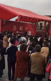 排队5小时！南宁一盘开盘！买房人：就128套房几百人来买！